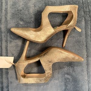 NWT gold foil heals! Never worn!